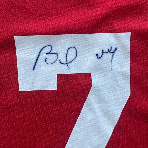Brett Hull Autographed Red Wings Jersey - Picture 4 of 6